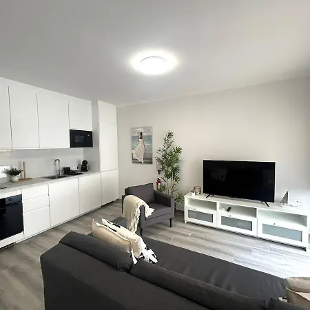 Avenida With Parking, 3 Min From *