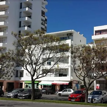 Avenida With Parking, 3 Min From Quarteira